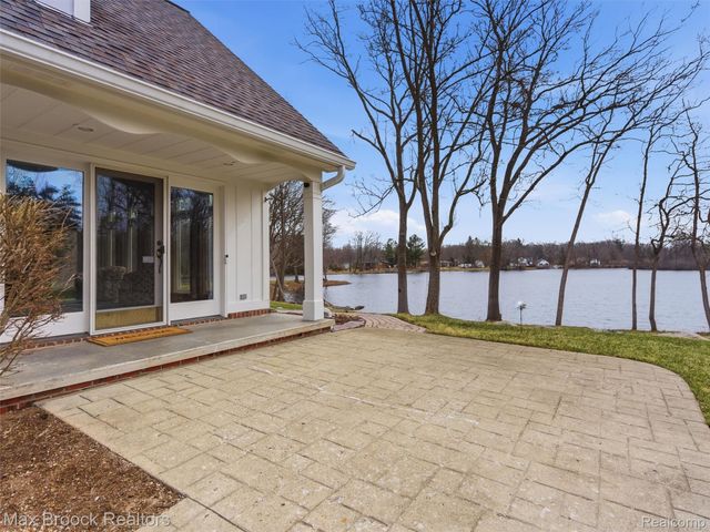 4009 Dabish Drive, Lake Orion Village, MI 48362