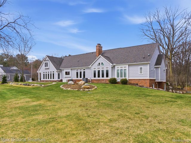 4009 Dabish Drive, Lake Orion Village, MI 48362