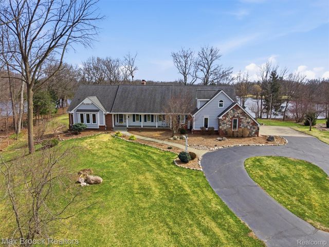 4009 Dabish Drive, Lake Orion Village, MI 48362