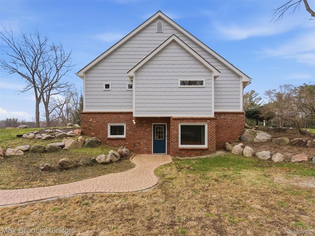 4009 Dabish Drive, Lake Orion Village, MI 48362