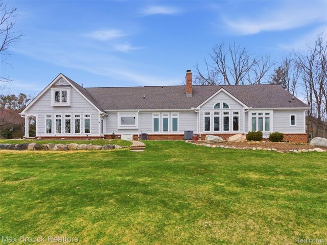 4009 Dabish Drive, Lake Orion Village, MI 48362