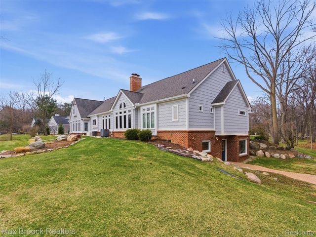 4009 Dabish Drive, Lake Orion Village, MI 48362