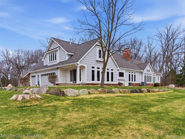 4009 Dabish Drive, Lake Orion Village, MI 48362