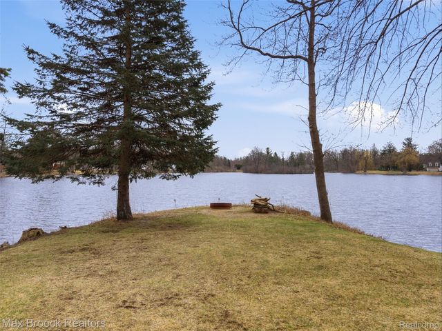 4009 Dabish Drive, Lake Orion Village, MI 48362