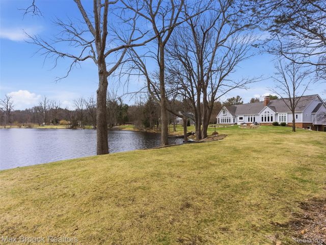 4009 Dabish Drive, Lake Orion Village, MI 48362