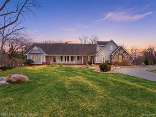 4009 Dabish Drive, Lake Orion Village, MI 48362