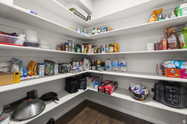 1077 N BELLINGHAM CT, North Salt Lake, UT 84054