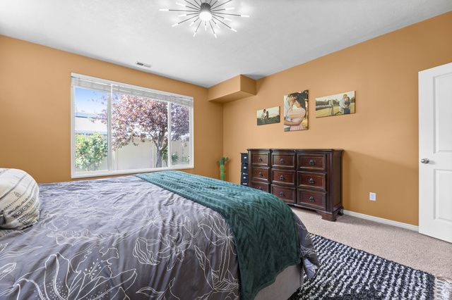 1077 N BELLINGHAM CT, North Salt Lake, UT 84054