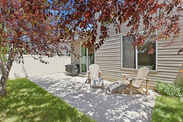 1077 N BELLINGHAM CT, North Salt Lake, UT 84054