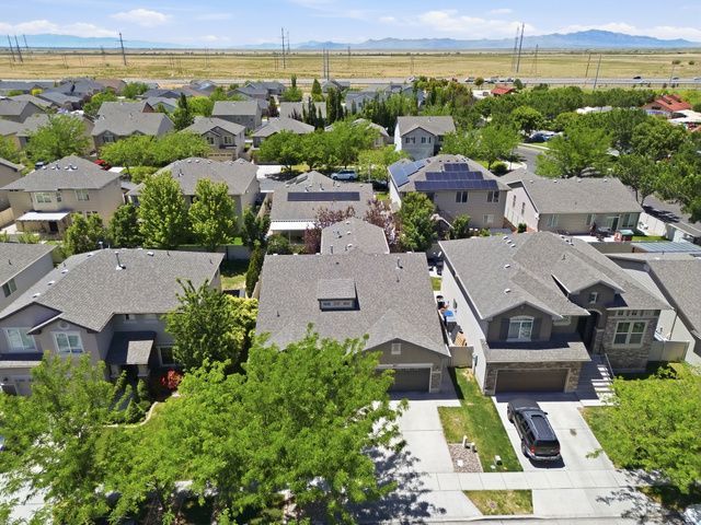 1077 N BELLINGHAM CT, North Salt Lake, UT 84054