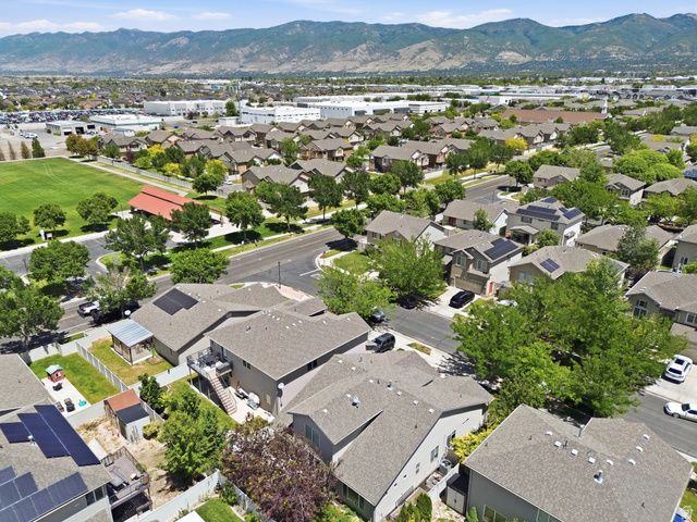 1077 N BELLINGHAM CT, North Salt Lake, UT 84054