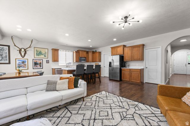 1077 N BELLINGHAM CT, North Salt Lake, UT 84054
