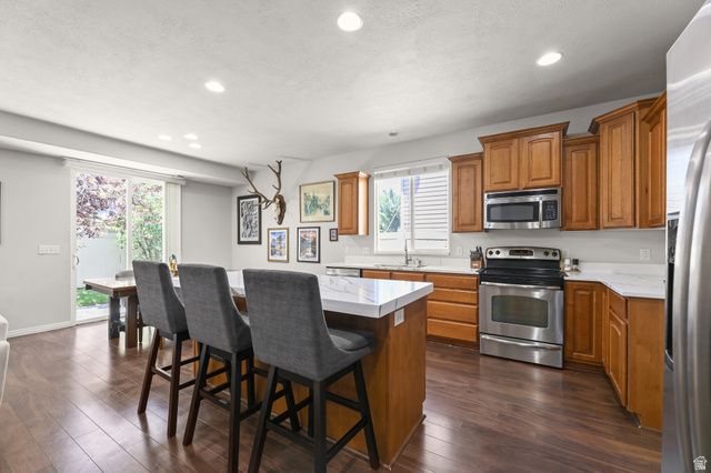 1077 N BELLINGHAM CT, North Salt Lake, UT 84054