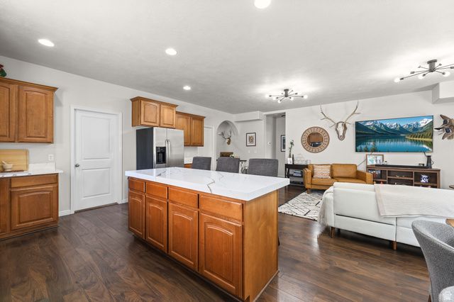 1077 N BELLINGHAM CT, North Salt Lake, UT 84054