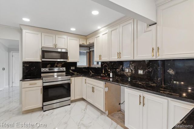 23944 Fordson Drive, Dearborn, MI 48124