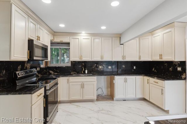 23944 Fordson Drive, Dearborn, MI 48124