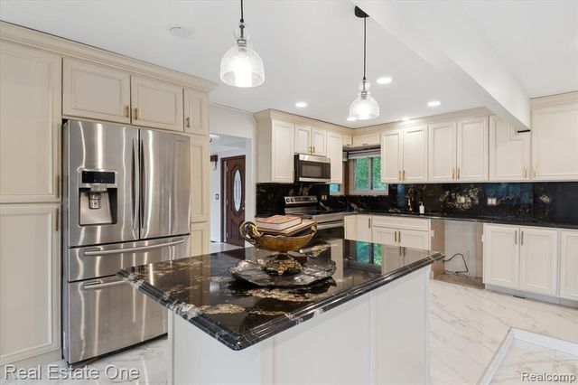 23944 Fordson Drive, Dearborn, MI 48124