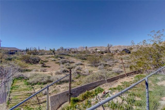 6998 Lennox Avenue, Yucca Valley, CA 92284