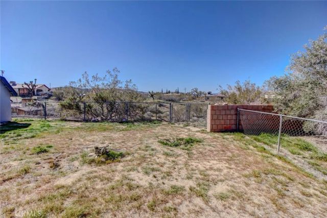 6998 Lennox Avenue, Yucca Valley, CA 92284
