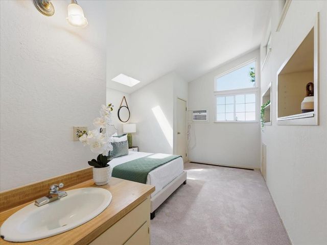 624 Oakridge Drive, Los Altos, CA 94024