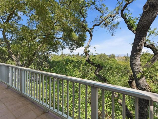 624 Oakridge Drive, Los Altos, CA 94024