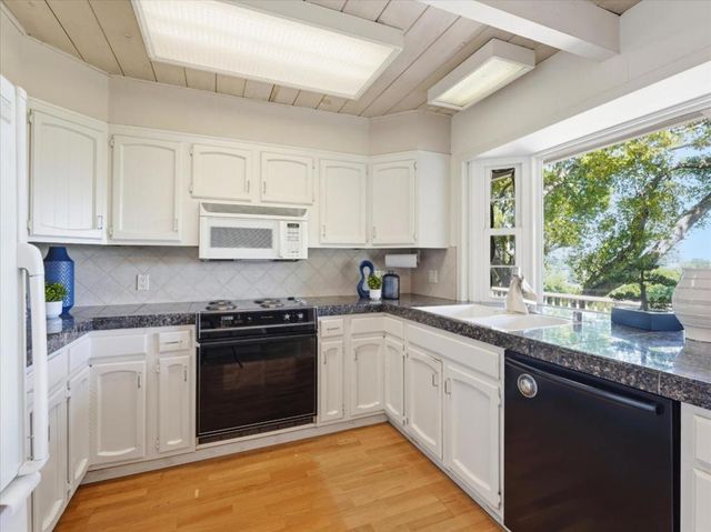 624 Oakridge Drive, Los Altos, CA 94024