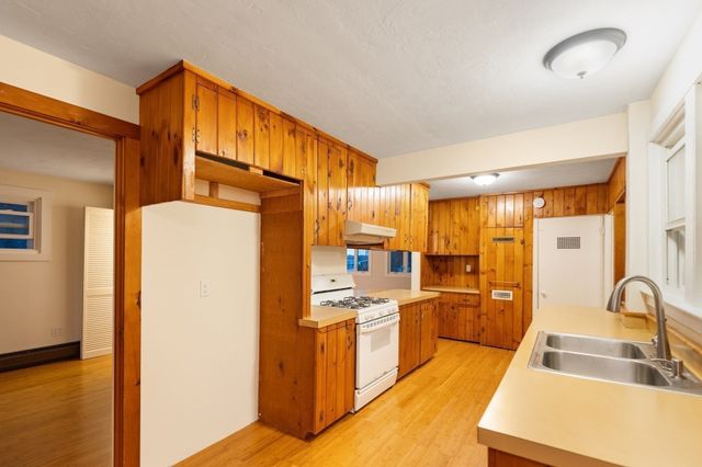 5 Wampanoag Dr, Fairhaven, MA 02719