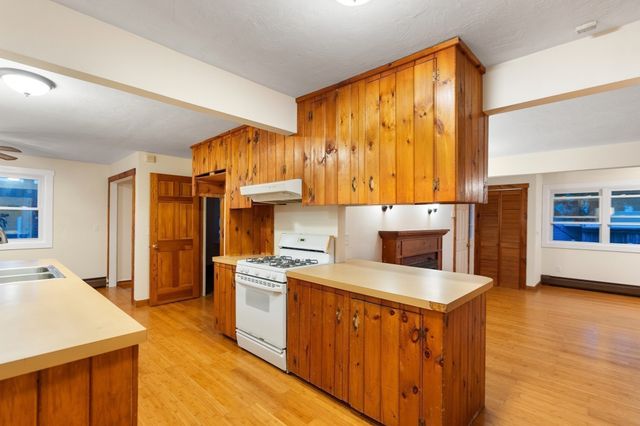 5 Wampanoag Dr, Fairhaven, MA 02719