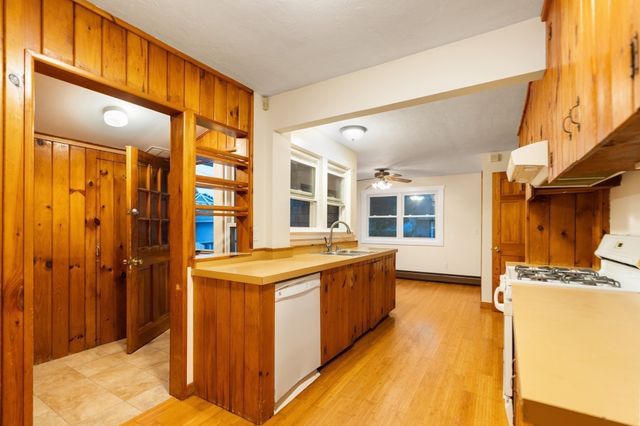 5 Wampanoag Dr, Fairhaven, MA 02719