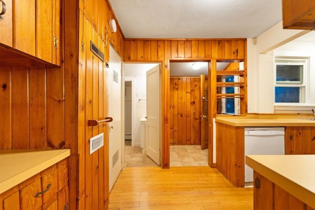 5 Wampanoag Dr, Fairhaven, MA 02719