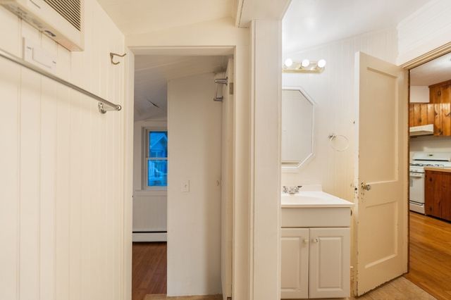 5 Wampanoag Dr, Fairhaven, MA 02719