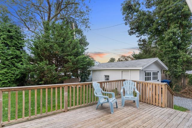 5 Wampanoag Dr, Fairhaven, MA 02719