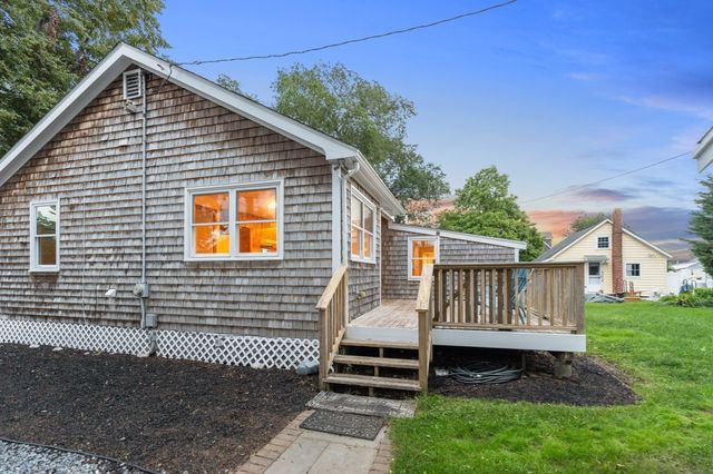 5 Wampanoag Dr, Fairhaven, MA 02719