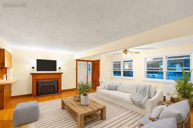5 Wampanoag Dr, Fairhaven, MA 02719