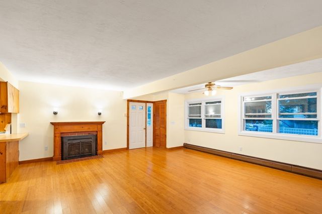 5 Wampanoag Dr, Fairhaven, MA 02719