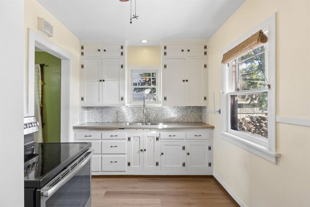 1117 W Carlisle Ave, Spokane, WA 99205