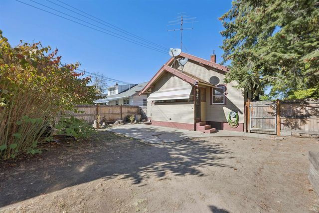 1117 W Carlisle Ave, Spokane, WA 99205