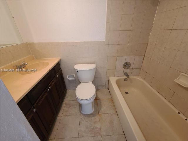 1750 NW 55th Ave 103, Lauderhill, FL 33313