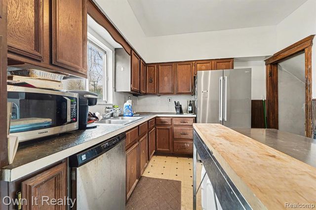 195 Massachusetts Street, Highland Park, MI 48203