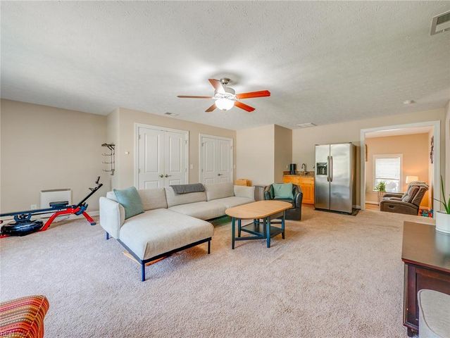 1098 Poquoson AVE, Poquoson, VA 23662