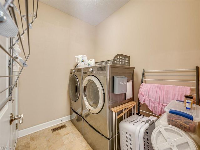 1098 Poquoson AVE, Poquoson, VA 23662