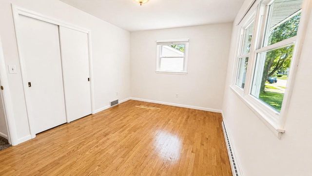828 W 19TH AVENUE, Oshkosh, WI 54902