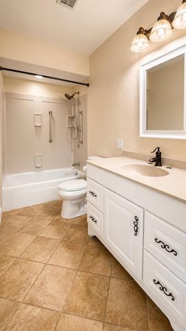 828 W 19TH AVENUE, Oshkosh, WI 54902