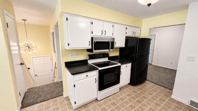 828 W 19TH AVENUE, Oshkosh, WI 54902