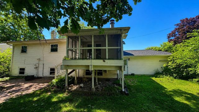 828 W 19TH AVENUE, Oshkosh, WI 54902
