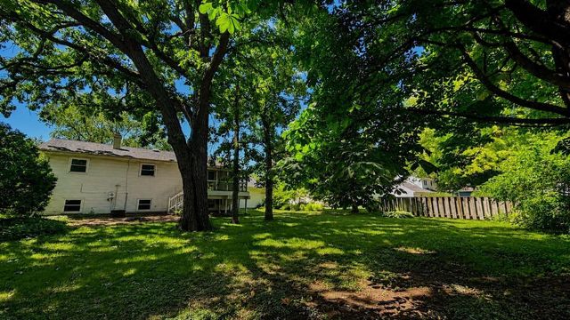 828 W 19TH AVENUE, Oshkosh, WI 54902