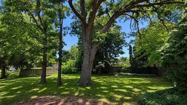 828 W 19TH AVENUE, Oshkosh, WI 54902
