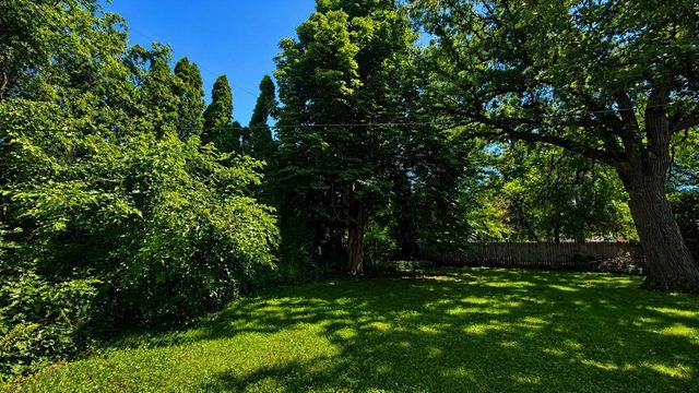 828 W 19TH AVENUE, Oshkosh, WI 54902