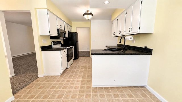 828 W 19TH AVENUE, Oshkosh, WI 54902
