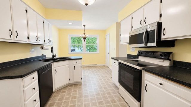 828 W 19TH AVENUE, Oshkosh, WI 54902